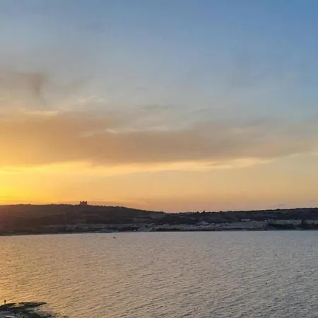 Seafront Penthouse With Large Terrace And Panoramic Views-mellieha Bay Ghadira *