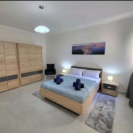 Daire Seafront Penthouse With Large Terrace And Panoramic Views-mellieha Bay Ghadira