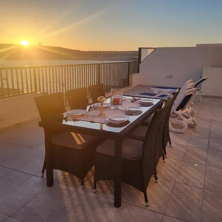 Daire Seafront Penthouse With Large Terrace And Panoramic Views-mellieha Bay Ghadira