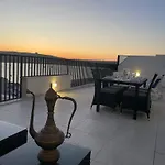 Seafront Penthouse With Large Terrace And Panoramic Views-mellieha Bay Ghadira 아파트 *