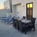Seafront Penthouse With Large Terrace And Panoramic Views-mellieha Bay Ghadira * 멜리에하
