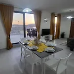 아파트 Seafront Penthouse With Large Terrace And Panoramic Views-mellieha Bay Ghadira 멜리에하