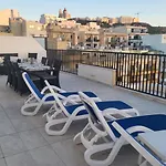 아파트 Seafront Penthouse With Large Terrace And Panoramic Views-mellieha Bay Ghadira