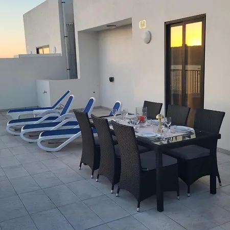 Seafront Penthouse With Large Terrace And Panoramic Views-mellieha Bay Ghadira * מליאהה