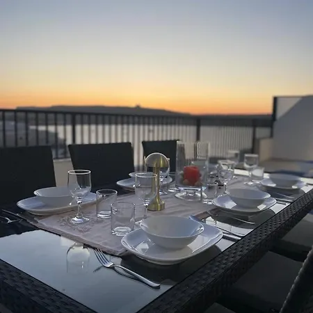 Seafront Penthouse With Large Terrace And Panoramic Views-mellieha Bay Ghadira Appartement *