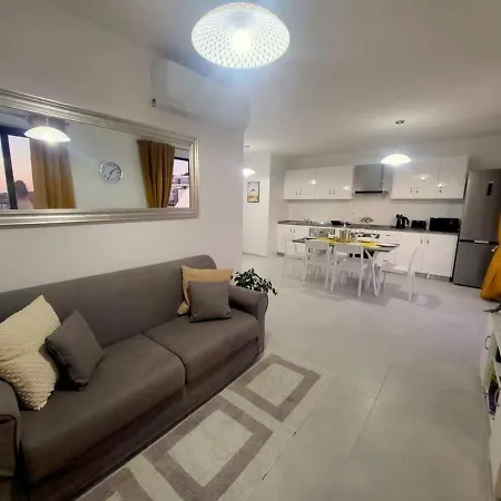 Seafront Penthouse With Large Terrace And Panoramic Views-mellieha Bay Ghadira Mellieħa