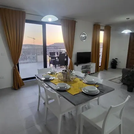 דירה Seafront Penthouse With Large Terrace And Panoramic Views-mellieha Bay Ghadira מליאהה
