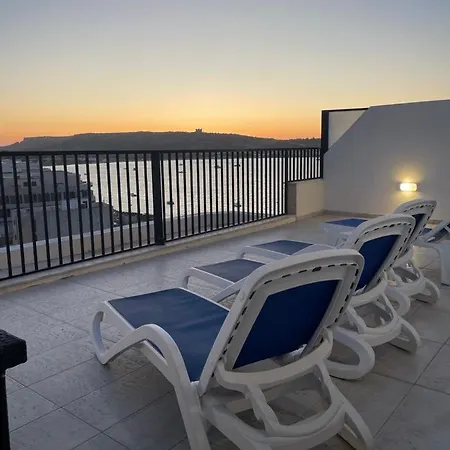 דירה Seafront Penthouse With Large Terrace And Panoramic Views-mellieha Bay Ghadira מליאהה