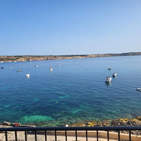 Seafront Penthouse With Large Terrace And Panoramic Views-mellieha Bay Ghadira شقة