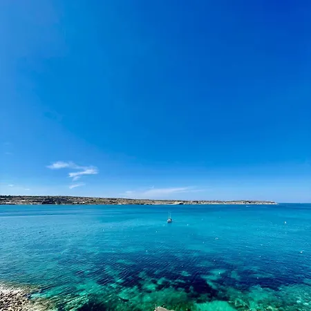 Seafront Penthouse With Large Terrace And Panoramic Views-mellieha Bay Ghadira Mellieħa
