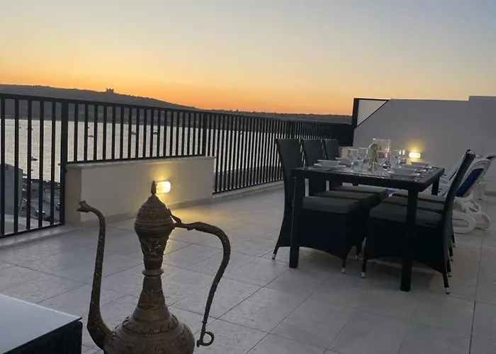 Seafront Penthouse With Large Terrace And Panoramic Views-mellieha Bay Ghadira 아파트 *