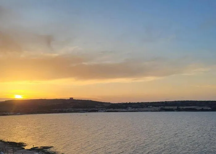 Seafront Penthouse With Large Terrace And Panoramic Views-mellieha Bay Ghadira *