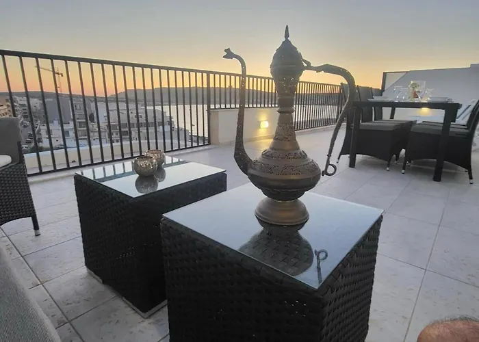 Seafront Penthouse With Large Terrace And Panoramic Views-mellieha Bay Ghadira 아파트