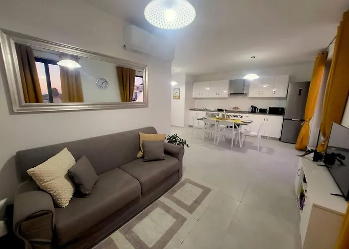 Seafront Penthouse With Large Terrace And Panoramic Views-mellieha Bay Ghadira 멜리에하