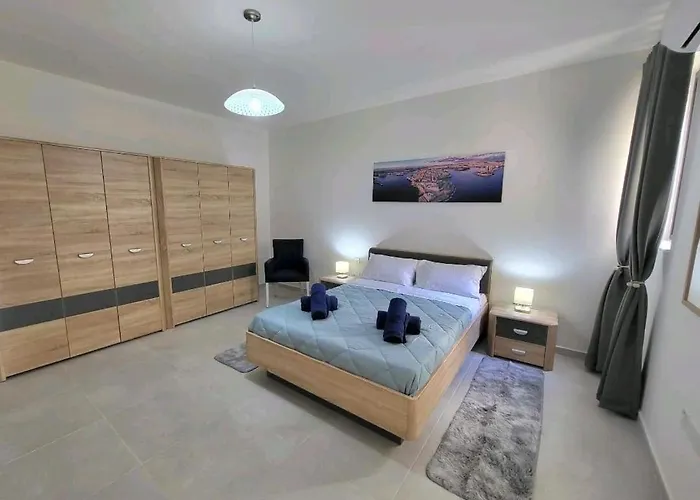 아파트 Seafront Penthouse With Large Terrace And Panoramic Views-mellieha Bay Ghadira