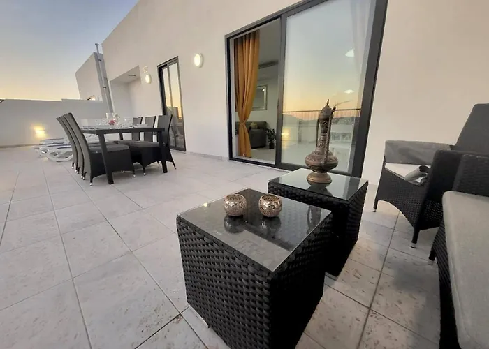 Seafront Penthouse With Large Terrace And Panoramic Views-mellieha Bay Ghadira 아파트 *