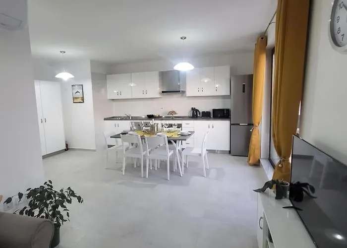 Seafront Penthouse With Large Terrace And Panoramic Views-mellieha Bay Ghadira 멜리에하