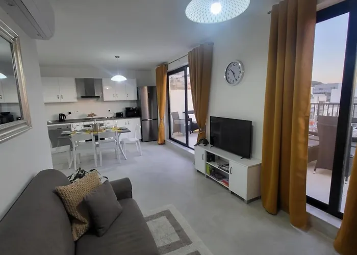 Seafront Penthouse With Large Terrace And Panoramic Views-mellieha Bay Ghadira * 멜리에하