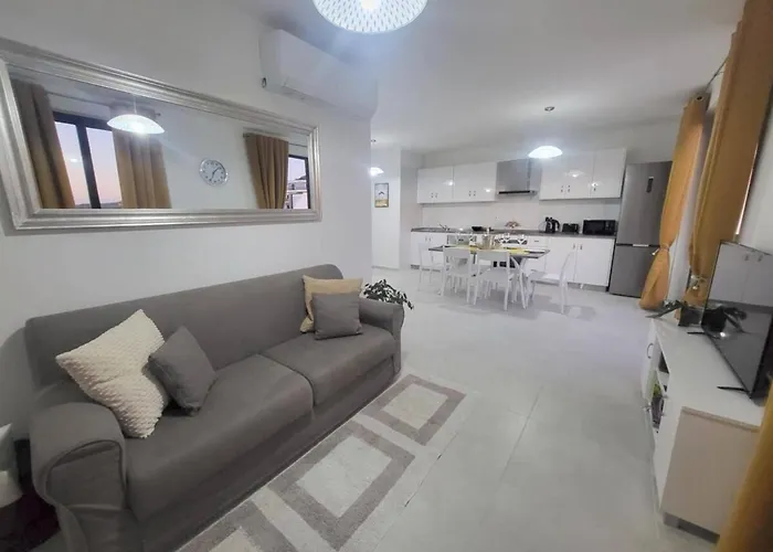 Seafront Penthouse With Large Terrace And Panoramic Views-mellieha Bay Ghadira 아파트