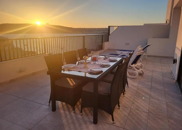 아파트 Seafront Penthouse With Large Terrace And Panoramic Views-mellieha Bay Ghadira