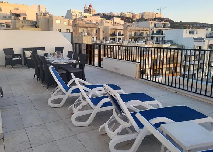 아파트 Seafront Penthouse With Large Terrace And Panoramic Views-mellieha Bay Ghadira